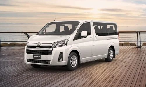 toyota hiace front angle low view 827028